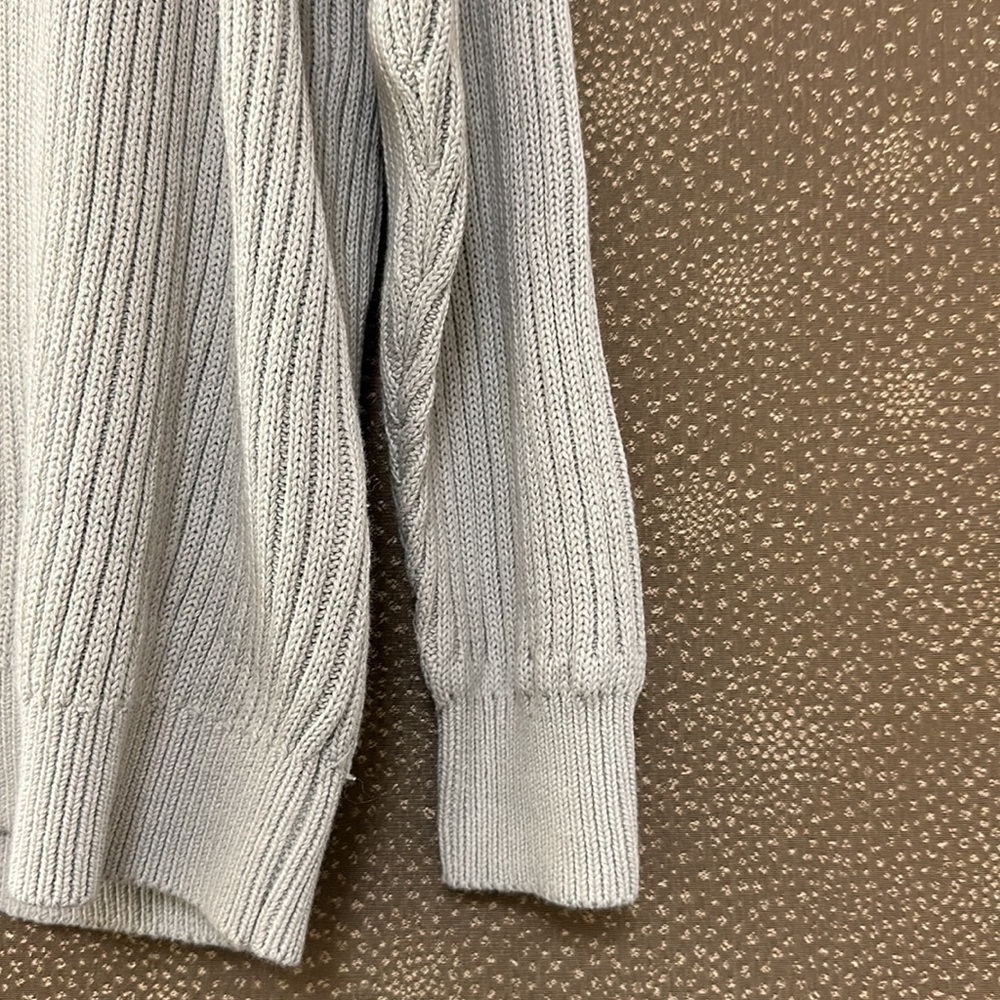 🔥🔥🔥H&M Cold Shoulder Sweater - Picture 5 of 9
